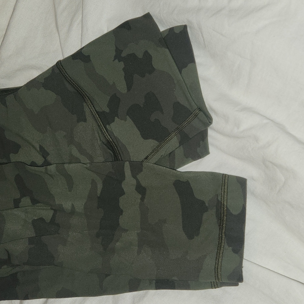 Lululemon Align 25" camo leggings size 6